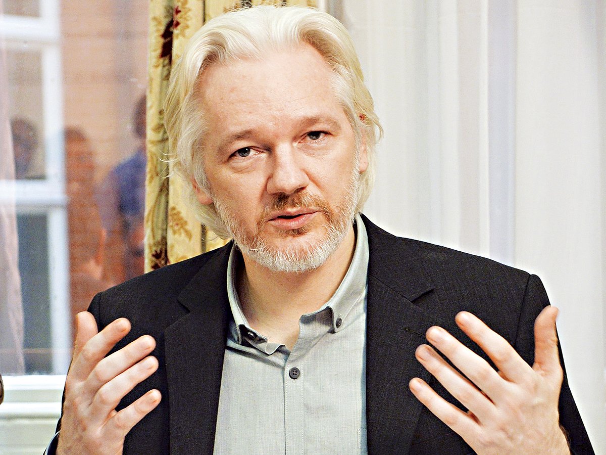 উইকিলিকসের প্রতিষ্ঠাতা জুলিয়ান অ্যাসাঞ্জ