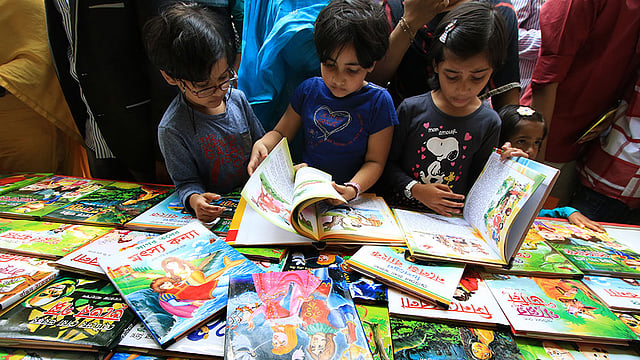 ছোটদের বইয়ের স্টলে পছন্দের বই দেখছে খুদে পাঠকেরা। ছবি: আশরাফুল আলম