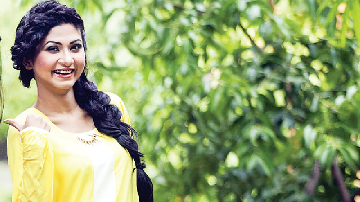 ত্বকের সুরক্ষায় যত্ন নিন এখন থেকে। মডেল: স্পর্শিয়া, ছবি: প্রথম অালো