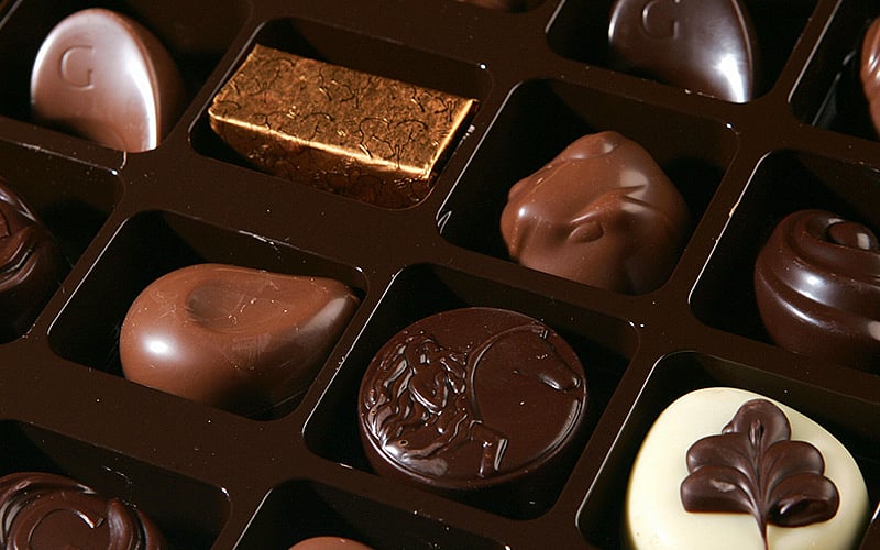 নানা আকারের চকলেট। যা লোভনীয় প্রায় সব বয়সী মানুষের কাছে। ছবি: এএফপি