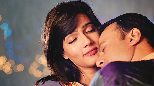 কৃষ্ণপক্ষ ছবিতে মাহি ও রিয়াজ