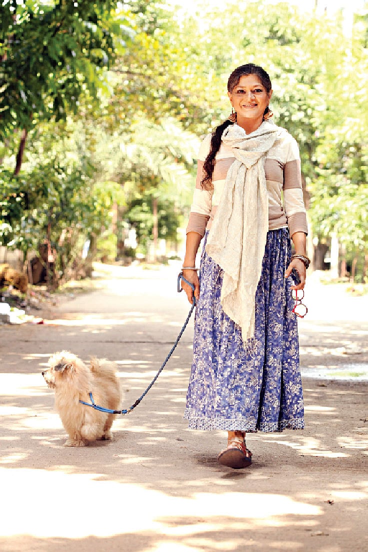রোদের সঙ্গে অভিনেত্রী শম্পা রেজা। ছবি: নকশা