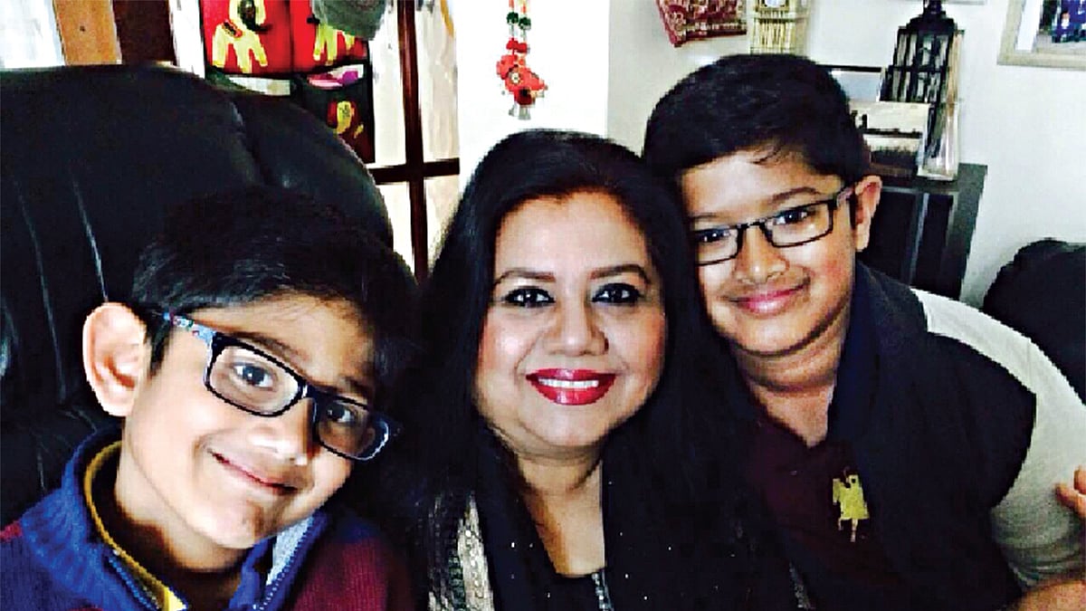 ছবি : রুনা লায়লার সৌজন্যে