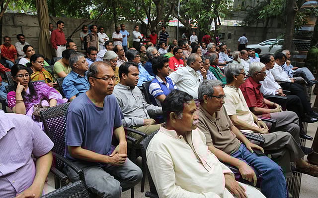 ‘লালন ফকিরের সাধনা’ শীর্ষক আলোচনা সভায় লালনপ্রেমী লেখক, পাঠক ও অতিথিদের একাংশ। ছবি: জাহিদুল করিম