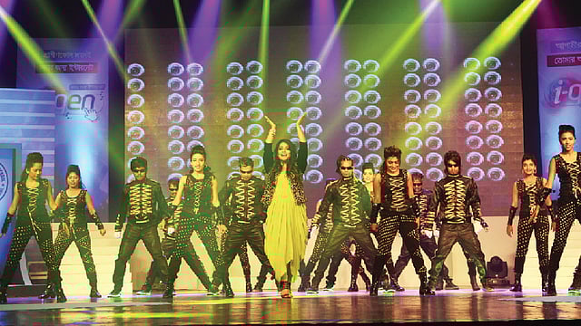 গানের সঙ্গে কনা নেচেছেনও দারুণ!