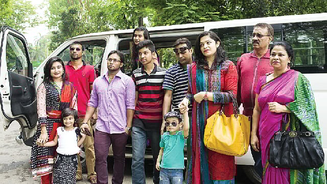 একদিন সবাই মিলে বেড়িয়ে পড়ুন। ছবি: কবির হোসেন