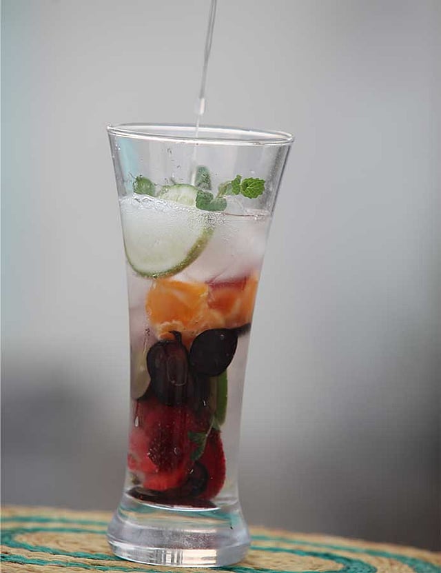 লেবু-ফলের বাহারি ঠান্ডাই