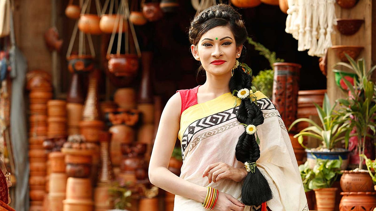 বৈশাখী ঢঙে বেণি। ছবি: সুমন ইউসুফ