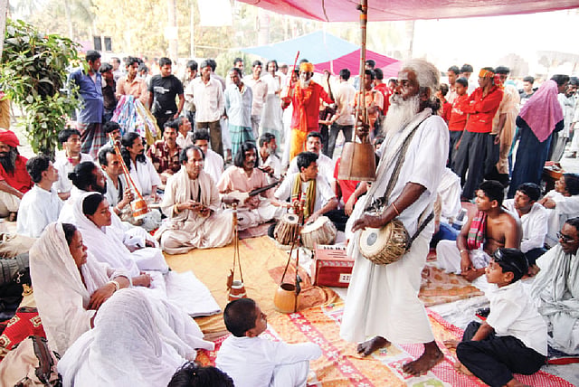 কুষ্টিয়ার ছেউড়িয়ায় লালন স্মরণানুষ্ঠান। ছবি: প্রথম আলো