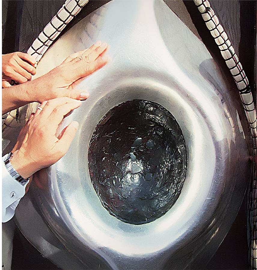 হাজরে আসওয়াদ বা কালো পাথর