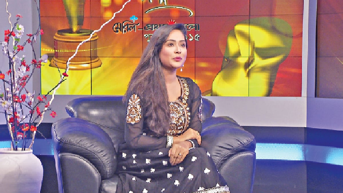 ‘পর্দার পেছনের গল্প’ অনুষ্ঠানে আজকের অতিথি মম