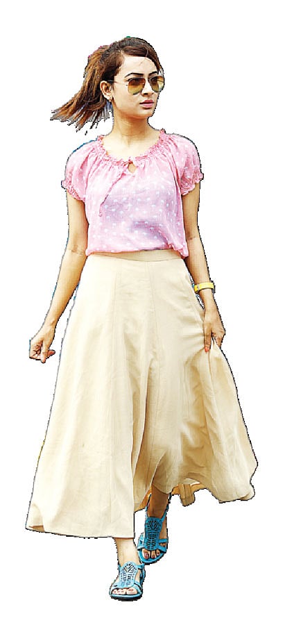 এ সময়ের জুতায় দরকার হালকা উপাদান, আরাম ও আধুনিকতা  মডেল: মাহারিয়া   জুতা: অ্যাপেক্স ছবি: সুমন ইউসুফ