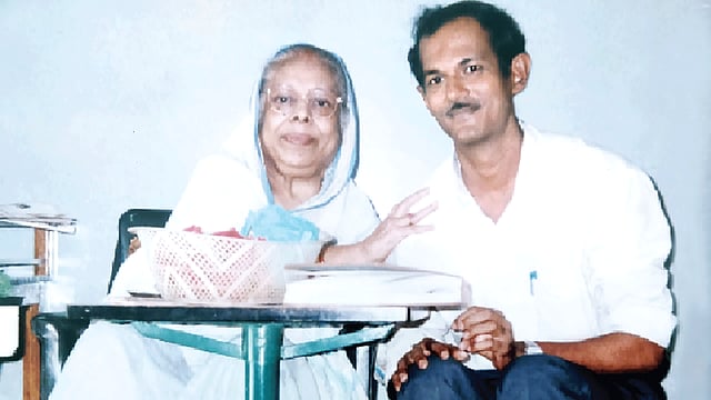 কানন দেবীর সঙ্গে লেখক