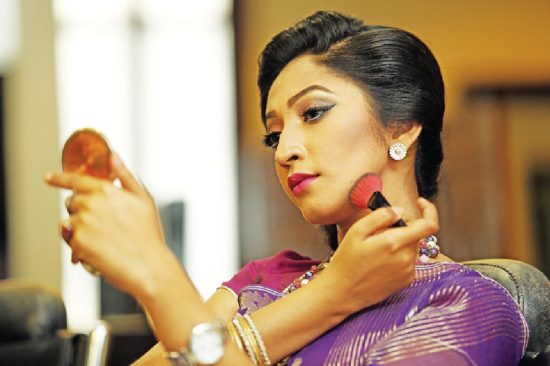 ত্বক বুঝে বেজ মেকআপ করা ভালো