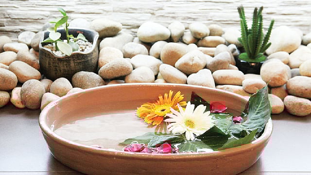 ঘরে একটুখানি জল দেবে প্রশান্তি