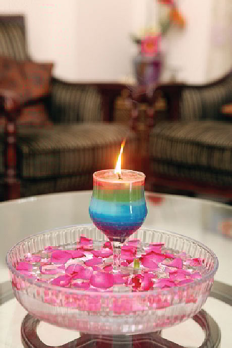 জলে গোলাপ পাপড়ি ছড়াবে সুগন্ধ