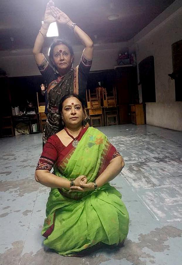 ‘চণ্ডালিকা’র মহড়ায় শর্মিলা বন্দ্যোপাধ্যায় ও লিলি ইসলাম