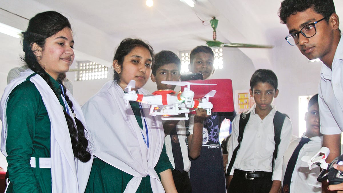 শিক্ষা প্রযুক্তিতে আমাদের বাচ্চারা কেন পিছিয়ে থাকবে?