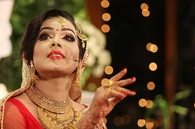 পর্দায় নয়, সত্যিকারে বউ সাজলেন মাহি। ছবি: খালেদ সরকার