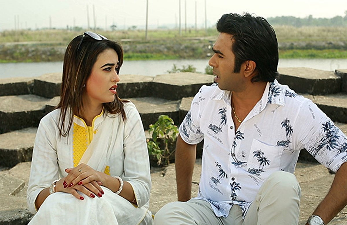 ‘আয়না ঘর’ নাটকের দৃশ্য অপূর্ব ও অহনা