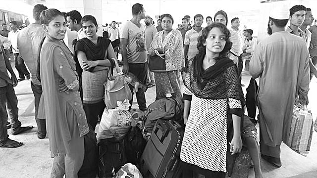 ঈ​েদর ছুটি মানেই অনেকের কাছে বাড়ি যাওয়া বা বেড়াতে যাওয়া