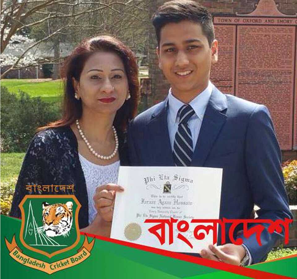 মায়ের সঙ্গে ফারাজ আইয়াজ হোসেন। ছবিটি ফারাজের ফেসবুক পেজ থেকে নেওয়া।