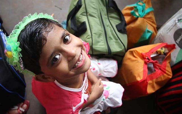 কিছুদিনের জন্য হলেও পড়ালেখাকে ছুটি দিতে পেরেই ওর বোধ হয় এত আনন্দ। ছবি: আবদুস সালাম