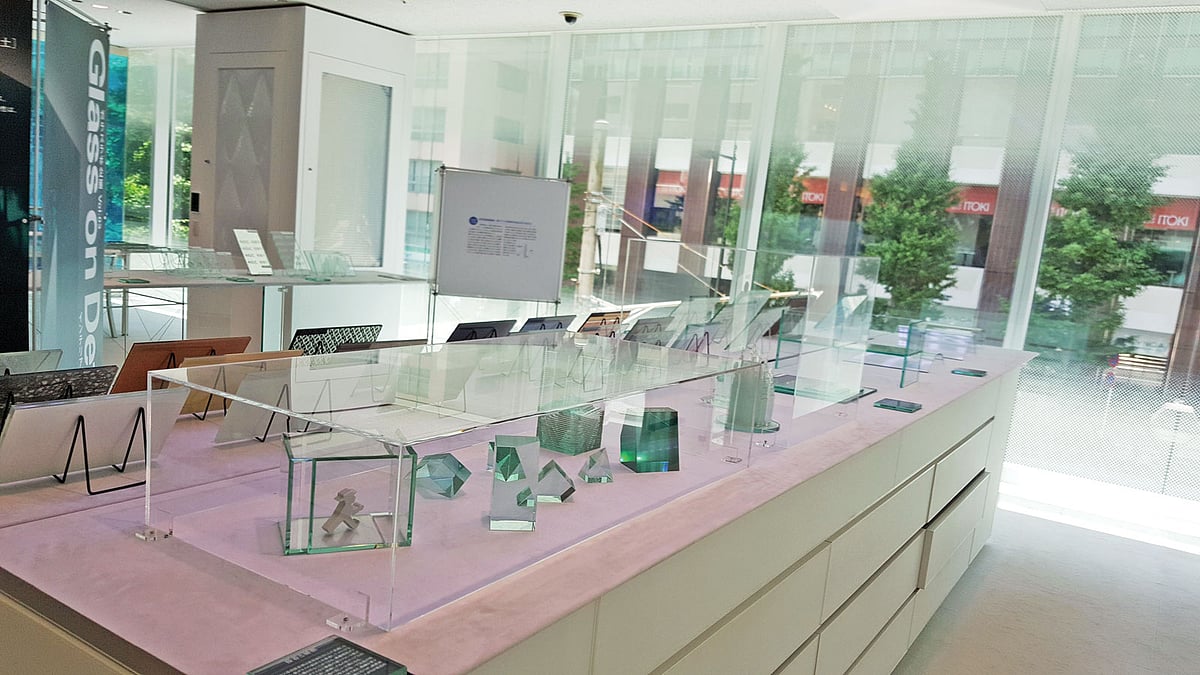 প্রায় ৪০০ ধরনের কাচ রয়েছে জাপানের টোকিওর এই জাদুঘরে