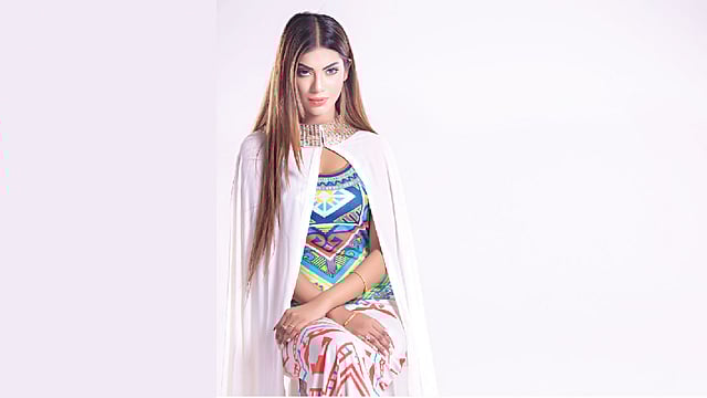 সব ধরনের পোশাকের সঙ্গেই মানিয়ে যায় কেইপ মডেল: আঁখি আফরোজ, পোশাক: সিকোসো মেকআপ: অরা বিউটি লাউঞ্জ