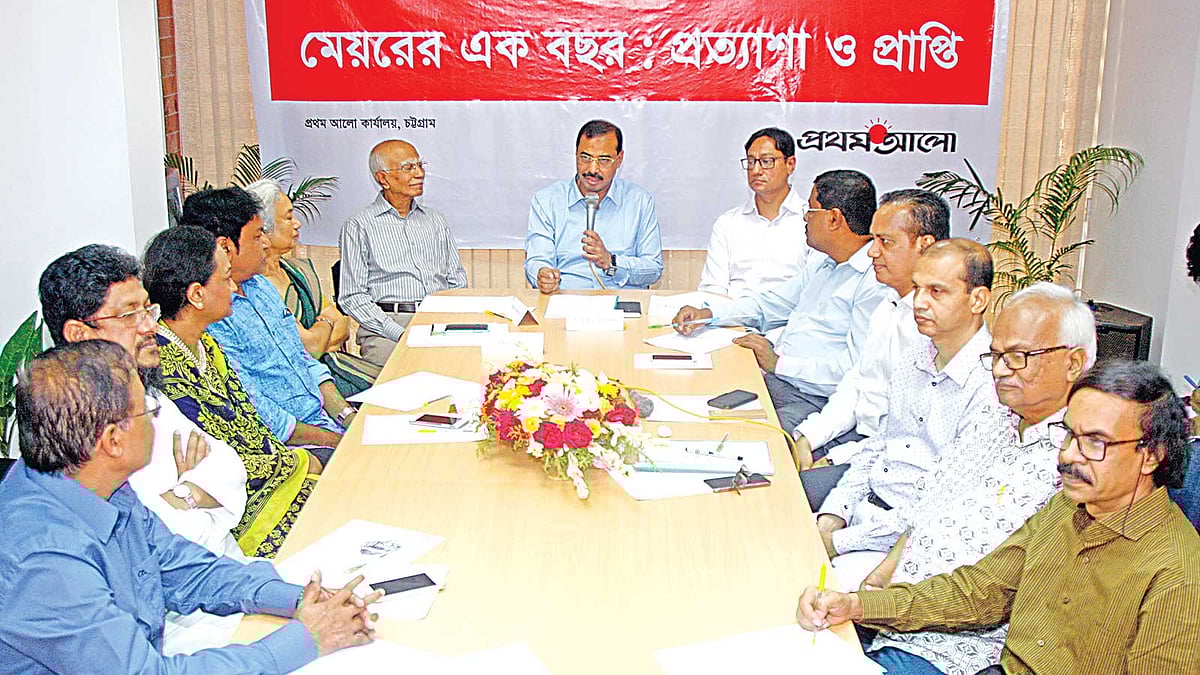 গোলটেবিল বৈঠকে আলোচকেরা