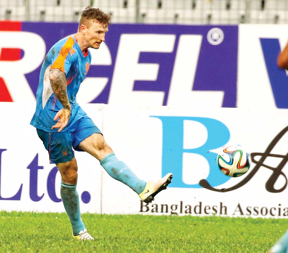 ঢাকার মাঠে আবাহনীর ইংলিশ স্ট্রাইকার লি টাক l প্রথম আলো