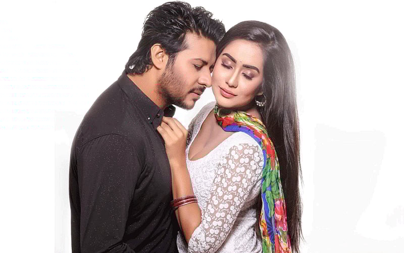 মম ও নিরব