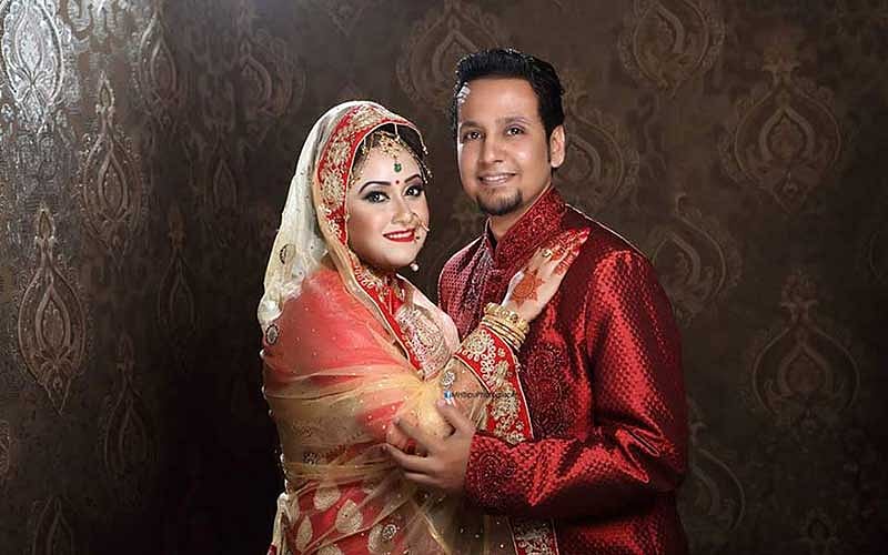 বিয়ের পর স্বামীর সঙ্গে গায়িকা লোপা হোসাইন