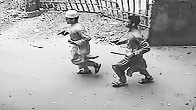 শোলাকিয়ায় পুলিশের ওপর হামলাকারী দুই জঙ্গি l ফাইল ছবি