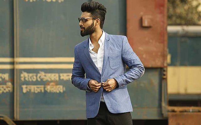 রুচির সঙ্গে মিলিয়ে যত্ন নিয়ে নিজেকে সাজান, আপনাকে স্টাইলিশ দেখাবেই। ছবি: প্রথম আলো