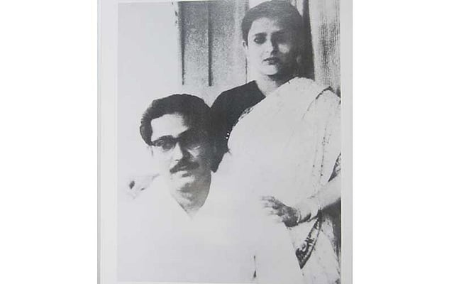 ১৯৬১ সালে বঙ্গবন্ধু ও বেগম ফজিলাতুন্নেছা। ছবি: ‘জাতির জনক’ বই থেকে সংগৃহীত