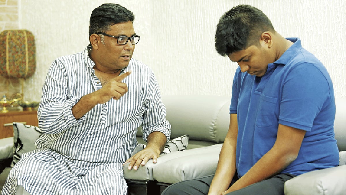 সন্তান যখন কোনো অন্ধকারের পথে যেতে শুরু করে তখনই তাকে শাসন করতে হবে। মডেল: তারেক ও আদিব, ছবি: অধুনা