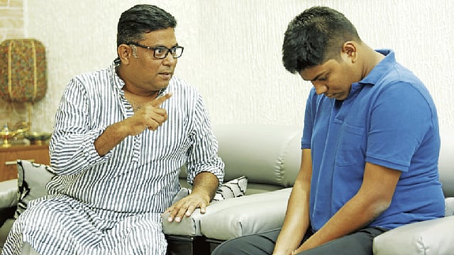 সন্তান যখন কোনো অন্ধকারের পথে যেতে শুরু করে তখনই তাকে শাসন করতে হবে। মডেল: তারেক ও আদিব, ছবি: অধুনা