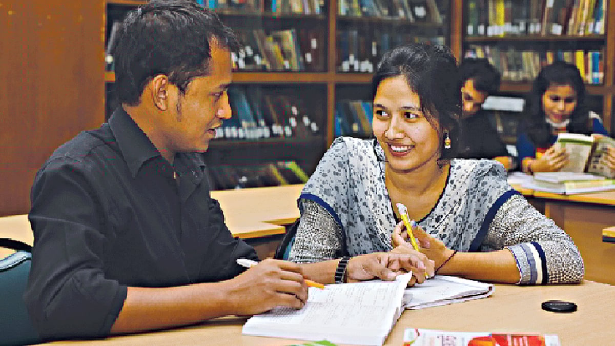 ইংরেজিতে ভালো করার কোনো বিকল্প নেই। বিসিএস পরীক্ষাসহ অন্যান্য প্রতিযোগিতামূলক পরীক্ষায় এর গুরুত্ব অপরিসীম l ছবি: জাহিদুল করিম