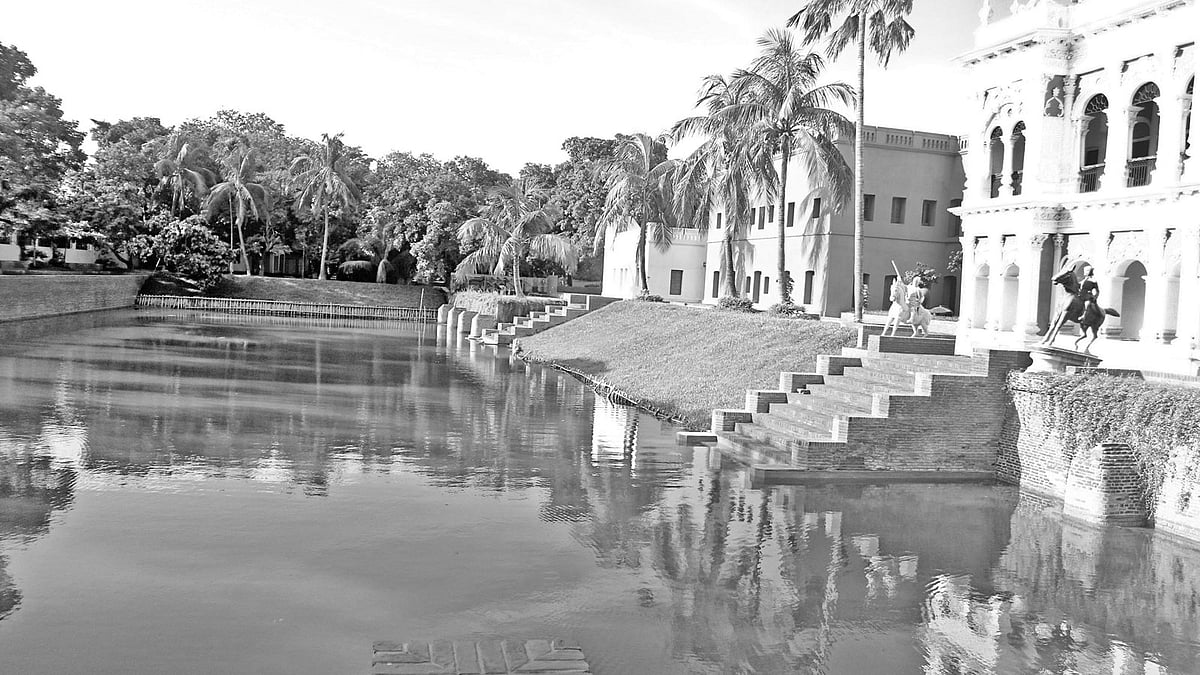 সংস্কারে ফিরে এসেছে বড় সরদার বাড়ির আদি রূপ। সম্প্রতি তোলা ছবি l প্রথম আলো