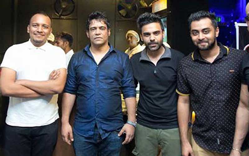 রেস্তোরাঁর উদ্বোধনে মিনার রহমান, বালাম, হাবিব ওয়াহিদ, হৃদয় খান