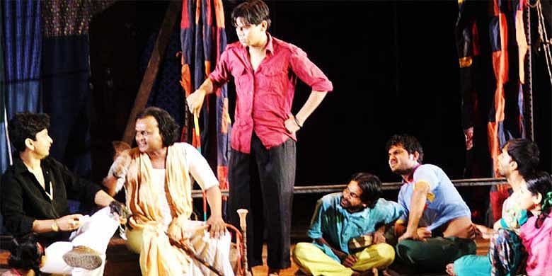 ‘সার্কাস সার্কাস’ নাটকের একটিন দৃশ্য ফাইল ছবি