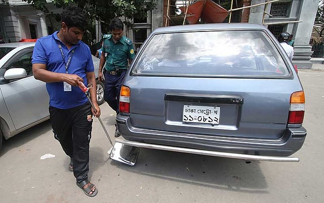 আদালত প্রাঙ্গণে নিরাপত্তা জোরদার। ছবি: আবদুস সালাম