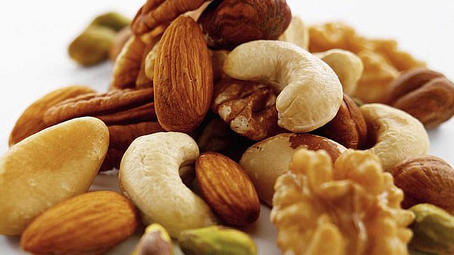 সকালের নাশতা আর দুপুরের খাবারের মাঝে হালকা কিছু খেয়ে নিতে পারেন