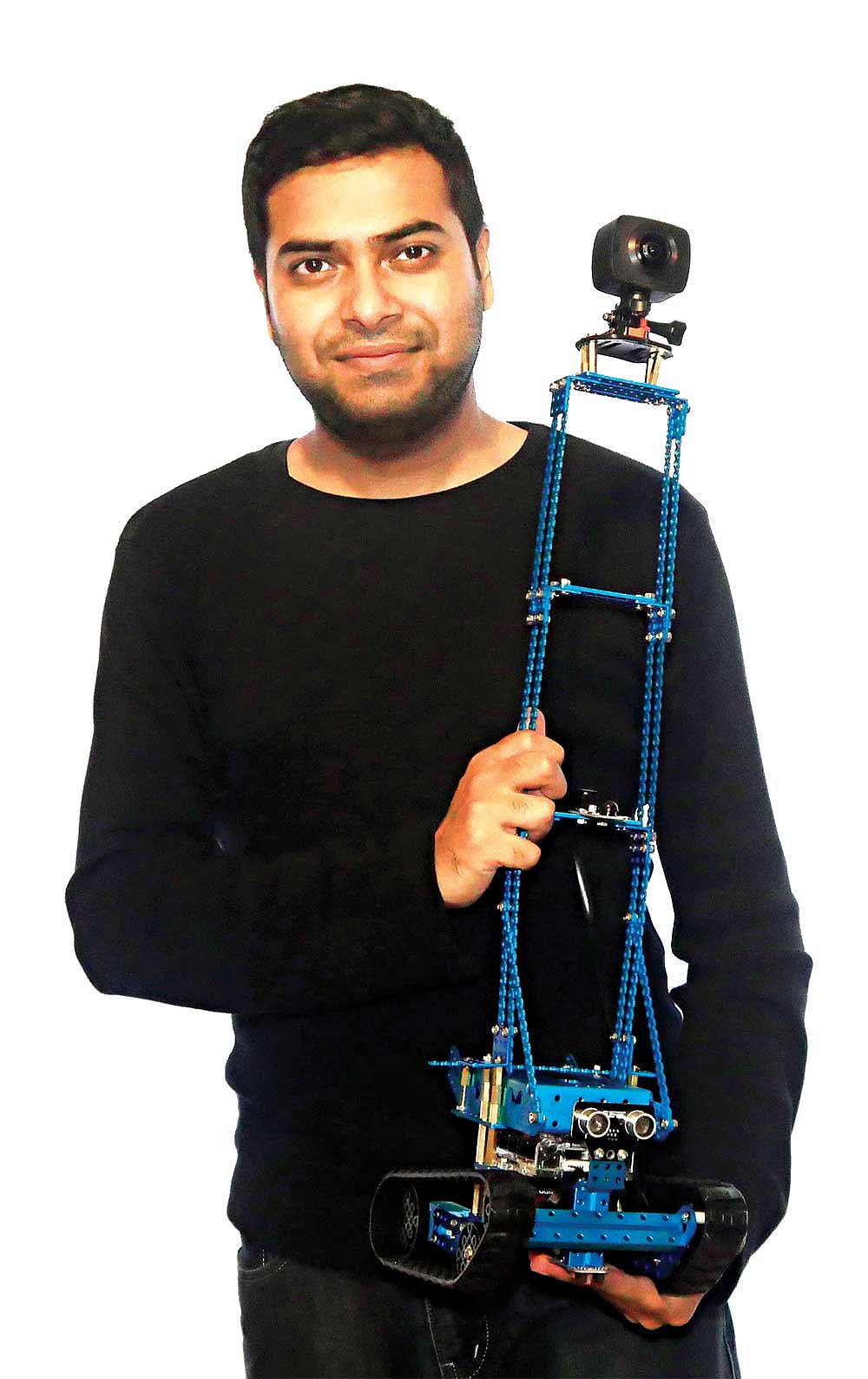 নিজের বানানো রোবট হাতে মেহযেব চৌধুরী