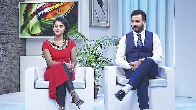 মাছরাঙা টেলিভিশনে ঈদের দিন রাত ৯টায় দেখানো হবে আড্ডার অনুষ্ঠান ‘নতুন জুটি’। এতে অতিথি হয়ে এসেছেন চিত্রনায়ক শাকিব খান ও নবাগত চিত্রনায়িকা বুবলী। অনুষ্ঠানটি উপস্থাপনা করেছেন আমব্রিন।