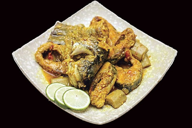 কাঁচকলায়  রুই মাছের ঝোল