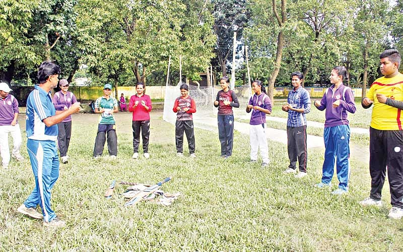 অনুশীলনে ব্যস্ত ক্রিকেটারেরা l ছবি: জগলুল পাশা