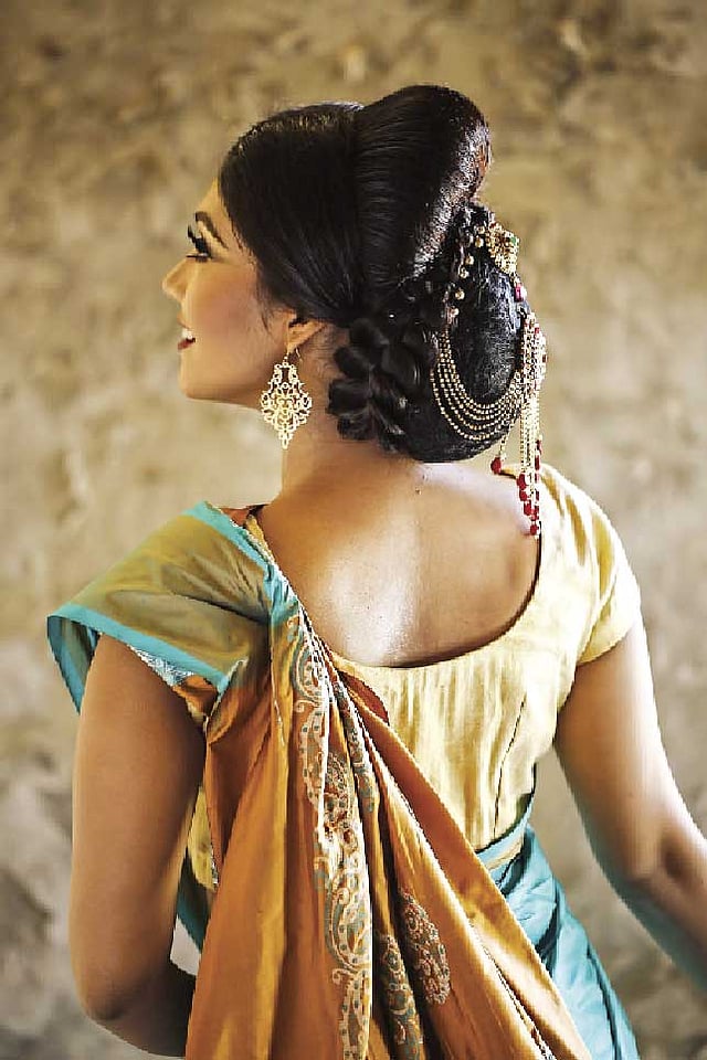 খোঁপার কাঁটা যেন অলংকার