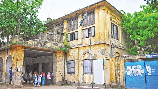 ঢাকা কলেজিয়েট স্কুল ভবন l ছবি: হাসান রাজা